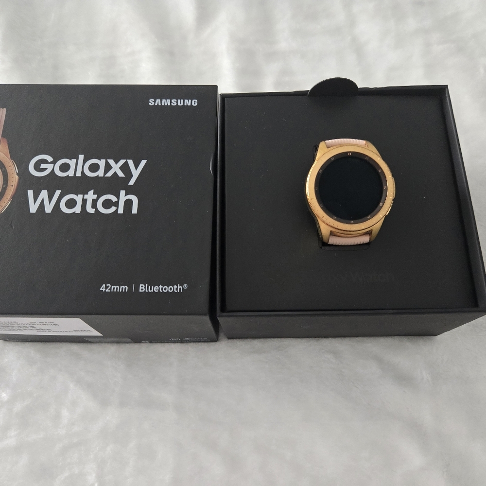 Samsung Galaxy watch 42mm, rose gold with light pink band